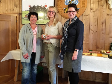 Lisa Krötz, Gerti Epple und Kreisbäuerin Christine Singer