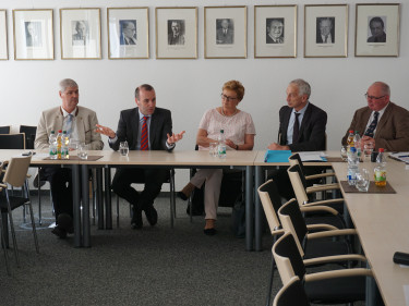 Diskussion mit Politikern