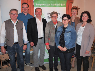 Kreisbäuerin Irene Waas mit den Ehrengästen