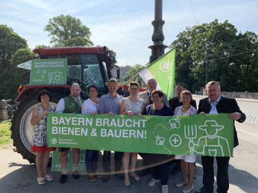 Präsident Heidl setzt sich dafür ein, dass Bayern Bienen und Bayern braucht. 