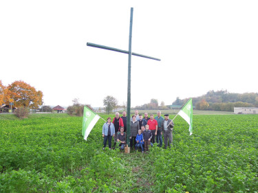 Aufstellung Grünes Kreuz in Unsleben_BBV-Kreisverband Rhön-Grabfeld