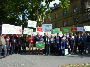Bauern demonstrieren, Plakate, grünes Kreuz, Kreisbäuerin Coburg Banz