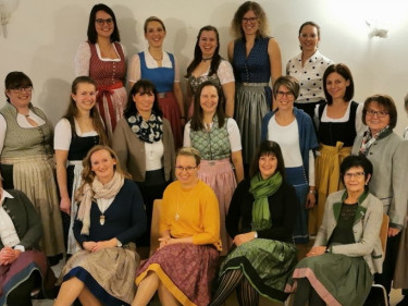 Gruppenbild in Trachtenkleidung