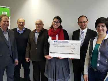 Aufsichtsratvorsitzender bei Spendenübergabe