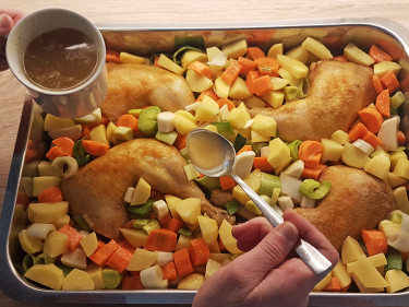 Hähnchenschenkel mit viel Gemüse