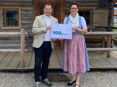 Kreisbäuerin Christine Singer und Christian Bär