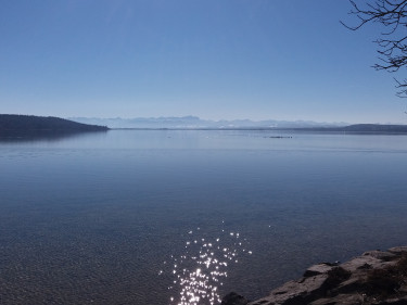Schöner Ausblick auf den Ammersee in Herrsching. 