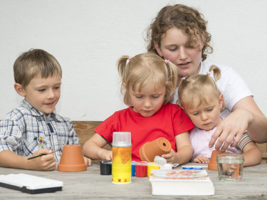 Dorfhelferin mit Kinder