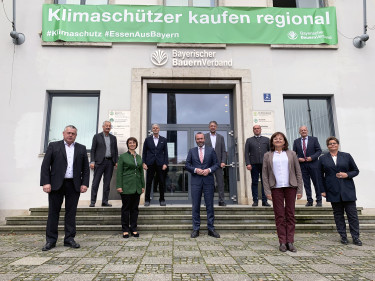 Europa-Abgeordnete waren zu einem Gespräch zusammen mit Bauernpräsident Walter Heidl und Landesbäuerin Anneliese Göller. 