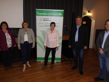 Das Ehrenamt und der 2. Bürgermeister von Hengersberg mit der Referentin Frau Wolff