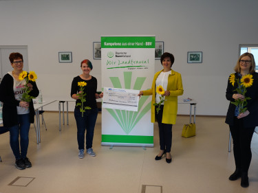 2020-10-01-Schecküberreichung Landfrauen SAD