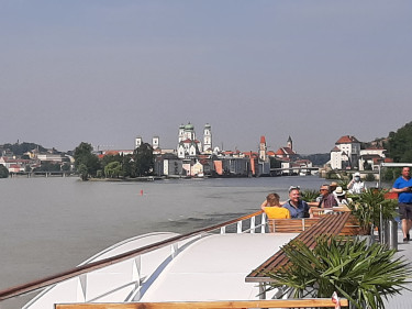 Blick vom Schiff auf die Dreiflüsse-Mündung
