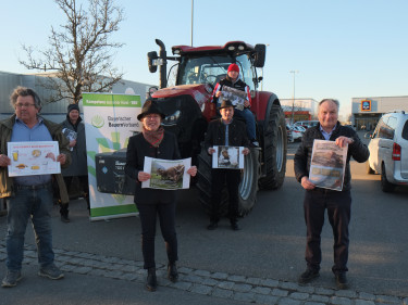 BBV-Vertreter demionstrieren vor der ALDI-Filiale Gilching Süd