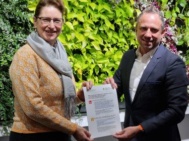 Landesbäuerin Singer und Umweltminister Glauber 