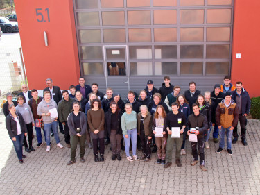 Gruppenfoto aller Teilnehmer mit den Organisatoren. 