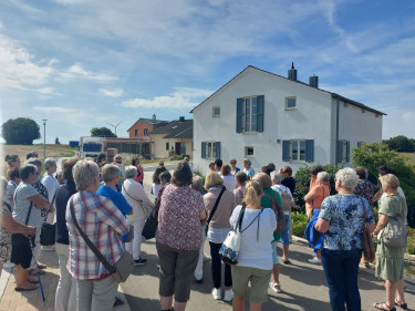 Ankunft beim Jura Backservice in Petersbuch 