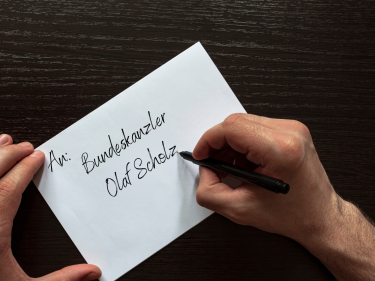 Brief adressiert an den Bundeskanzler Olaf Scholz