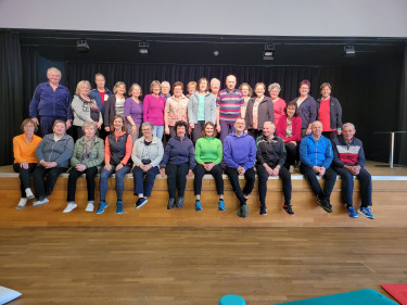 Gruppenbild mit entspannten Gesichtern