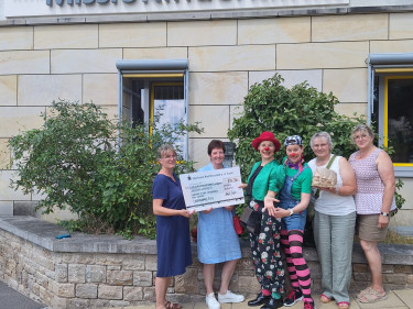Spendenübergabe Landfrauentag 2024 Rhön-Grabfeld an Klinikclowns Lachtränen e.V.