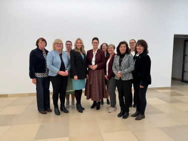 Landesvorstand Landfrauen im Gespräch mit Kultusministerin Anna Stolz