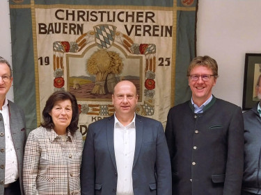 Vertreter des BBV Niederbayern und der BayWa im Austausch