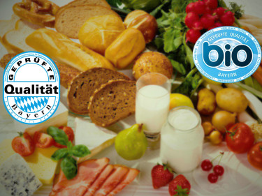 Frühstücksplatte mit Siegel "Geprüfte Qualität Bayern und Bio Bayern"