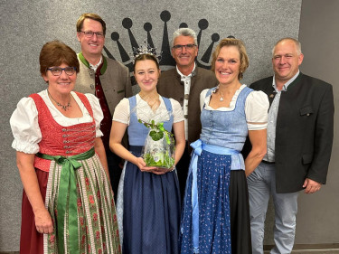 Monika Schwarzmann, Andreas Hummel Kreisobmann, Annika Riefler Milchprinzessin, Erich Krug BBV Geschäftsführer, Simone Vogler Kreisbäuerin, 