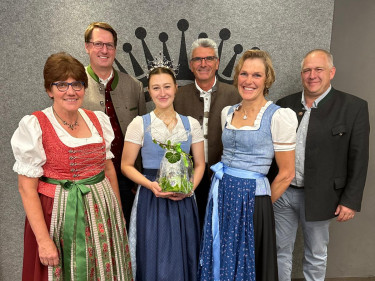 Monika Schwarzmann, Andreas Hummel Kreisobmann, Annika Riefler Milchprinzessin, Erich Krug BBV Geschäftsführer, Simone Vogler Kreisbäuerin