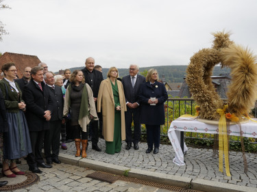Erntekroneübergabe an Bundespäsident