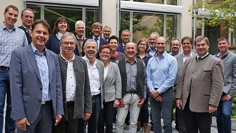 Gruppenbild des Landesfachausschusses für Nachwachsende Rohstoffe und Erneuerbare Energien des Bayerischen Bauernverbandes