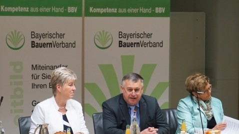 Landtagsabgeordnete Angelika Schorer, BBV-Präsident Walter Heidl und Landesbäuerin Anneliese Göller beim parlamentarischen Frühstück des Bauernverbandes im bayerischen Landtag