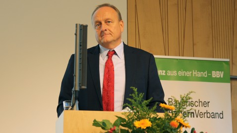 DBV-Präsident Joachim Rukwied am Podium auf der Kreisobmänner-Tagung des Bayerischen Bauernverbandes in Herrsching