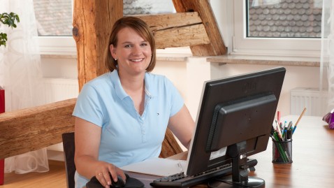 Frau am Laptop