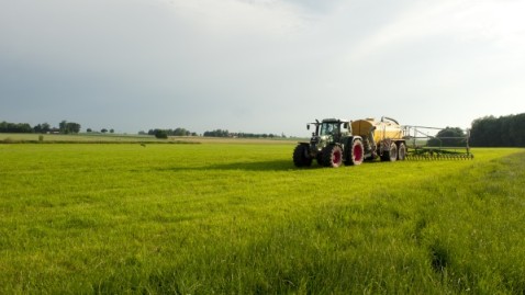 Schlepper mit Güllefass