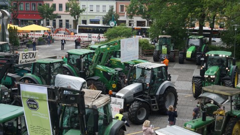Demo: Bauern wehren sich gegen Baugebiet Erlangen-West III
