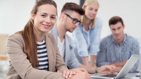 Eine junge Frau fand ihren Job im Team des Bayerischen Bauernverbandes