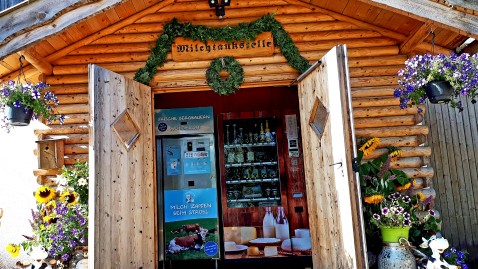 Milchtankstelle am Stroblhof in Asberg