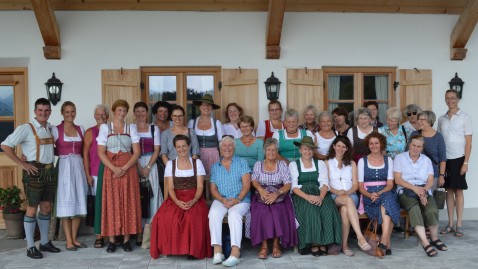 Die Landfrauen aus dem Landkreis Garmisch-Partenkirchen auf dem Schafstatthof