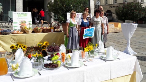 Die Landfrauen in der Fußgängerzone von Regensburg