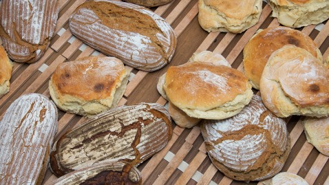 Frischgebackenes Brot der Landfrauen