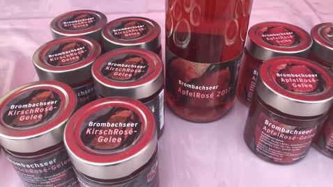 Kirschmarmelade in Gläser