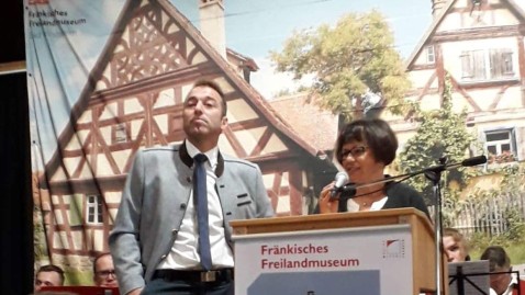 Bild Kreisobmann Dierauff und Kreisbäuerin Ixmeier beim Erntedankumzug