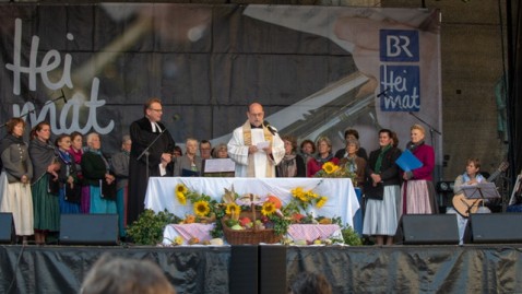 Der Landfrauenchor aus GAP bei der Andacht auf der Bauernmarktmeile