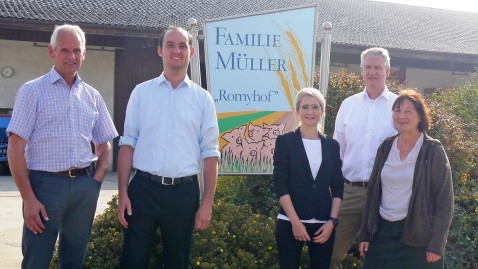 Der Bundesverband Systemgastronomie besucht einen Schweinehalter in Bayern