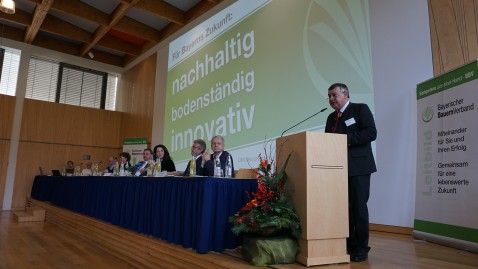 Bauernpräsident Heidl spricht bei der Landesversammlung in Herrsching. 