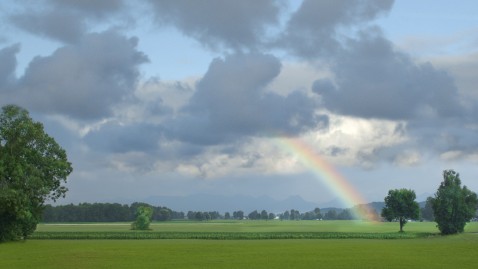 Landschaft mit Regenbogen