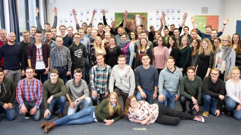 Gruppenbild mit jungen Landwirtinnen und Landwirten