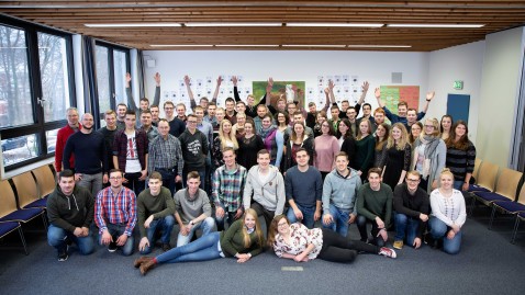 Gruppenbild 57 junge Landwirtinnen und Landwirte