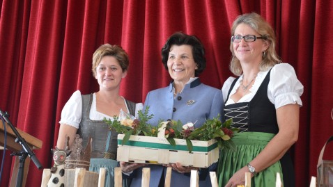 Maria Hochgruber-Kuenzer mit Sonja Müller und Sandra Müller