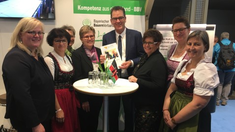 Die Bezirksbäuerinnen des BBV mit Bundesentwicklungsminister Müller